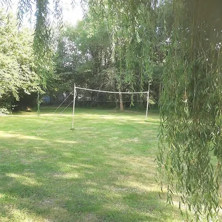 Kamp alanı Camping Car Immobile Dans Jardin *