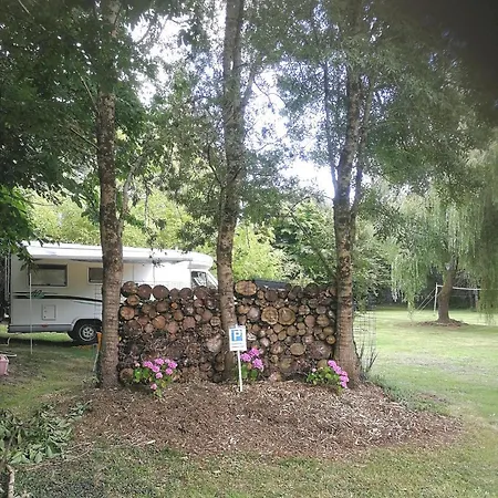 Kamp alanı Camping Car Immobile Dans Jardin
