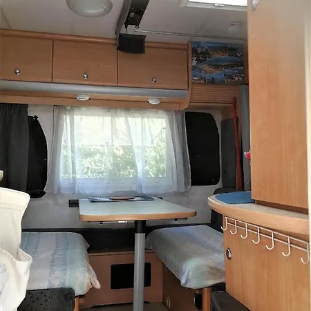 Camping Car Immobile Dans Jardin Kamp alanı Pornic