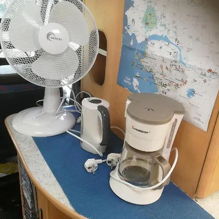 Camping Car Immobile Dans Jardin * Pornic