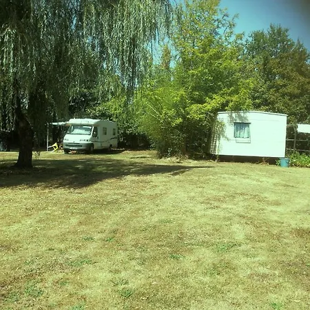Camping Car Immobile Dans Jardin * Pornic