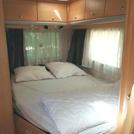 Camping Car Immobile Dans Jardin Pornic